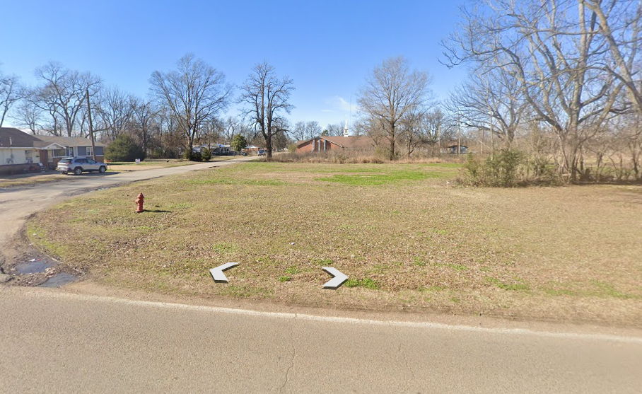 Exciting opportunity awaits in Earl, Arkansas! This charming corner residential property comes fully equipped with power, water, and sewer. Imagine building your dream home here! A warranty deed is ready for you. APN: 208358000000