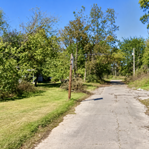 1 Acre Lot Property Highlights • Vacant lot near Lake Chanute • Approximately 15 minutes from Hardy, Arkansas * Power, Water & Road Frontage- APN: 200-13718-000