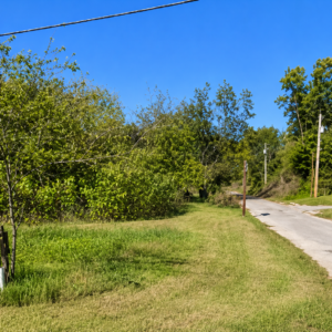 1 Acre Lot Property Highlights • Vacant lot near Lake Chanute • Approximately 15 minutes from Hardy, Arkansas * Power, Water & Road Frontage- APN: 200-13718-000