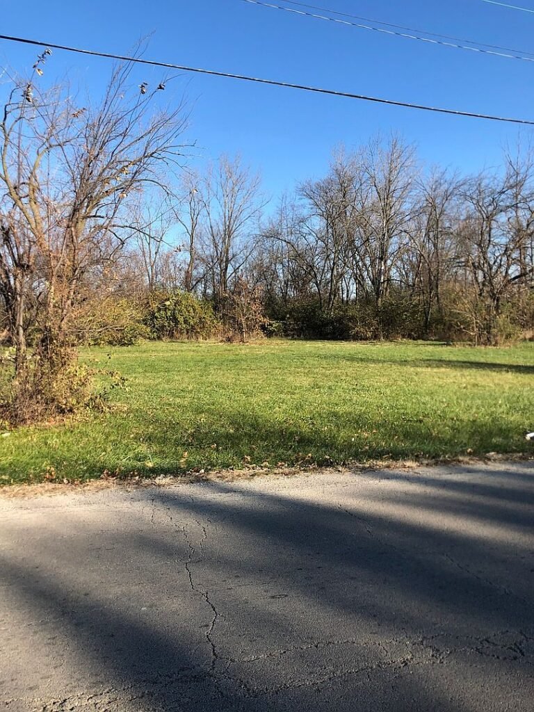 We are excited to present an expansive 10,000 sq. ft. residential lot for sale in the charming St. Helena / Pillow Addition of Phillips County, ArkansaNestled in a vibrant community, this lot offers a wonderful canvas for your future home or investment project. APN: 703-01642-000